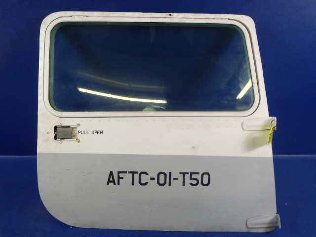 0413033-206 Cessna - DOOR CABIN RH - TINTED WINDOW
